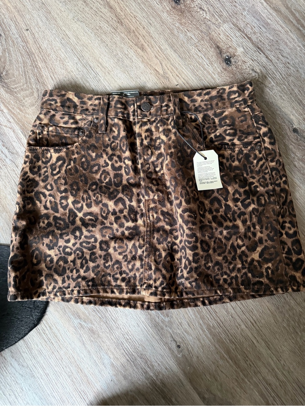 Levi’s icon skirt cheetah print